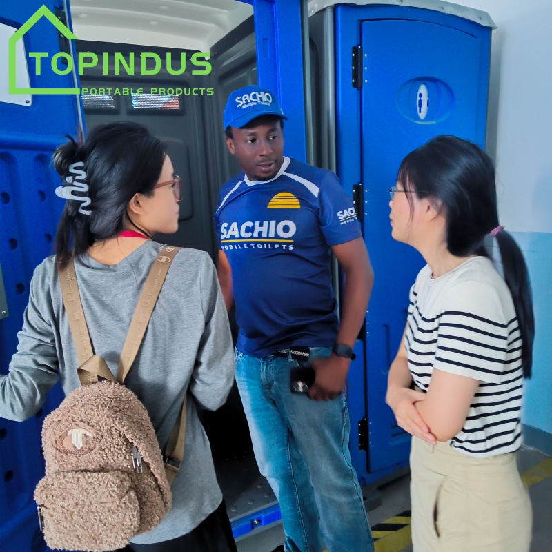 Clientes nigerianos visitan la fábrica de TOPINDUS para inspeccionar y personalizar los productos.