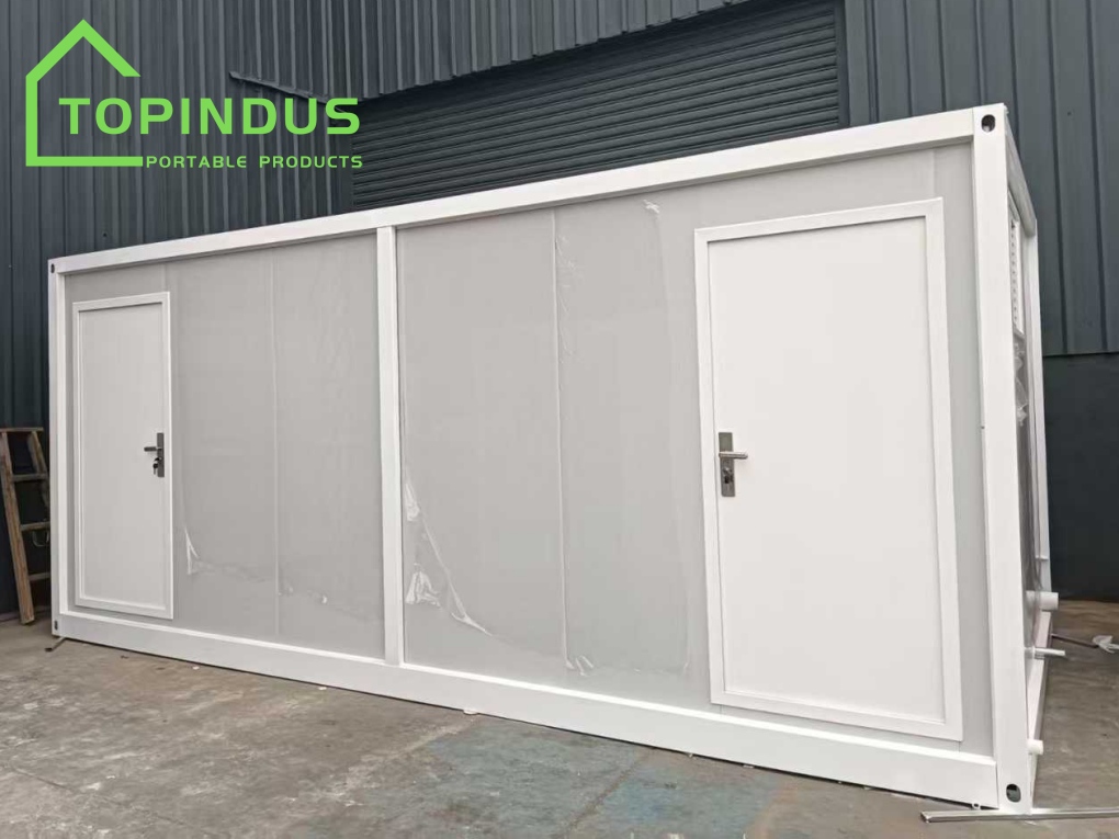 Inodoro contenedor para hombres, duradero, totalmente funcional y personalizable.