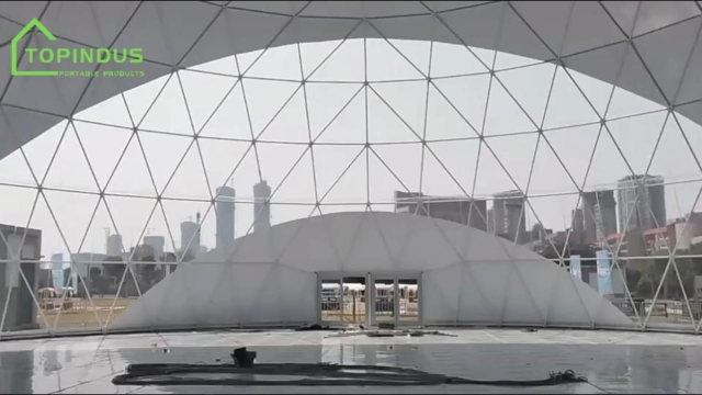 Explorando las ventajas de las grandes carpas domo de acero para espacios exteriores modernos