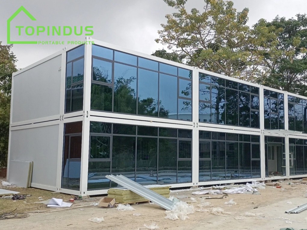 Casa contenedor prefabricada de dos plantas para uso de oficina en Malasia