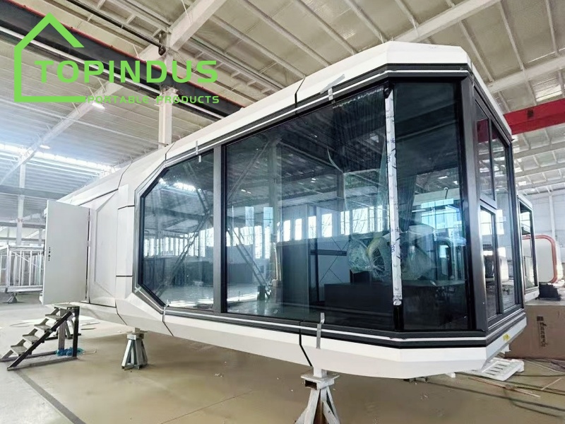 Las cápsulas espaciales albergan materiales duraderos y resistencia a las tormentas.